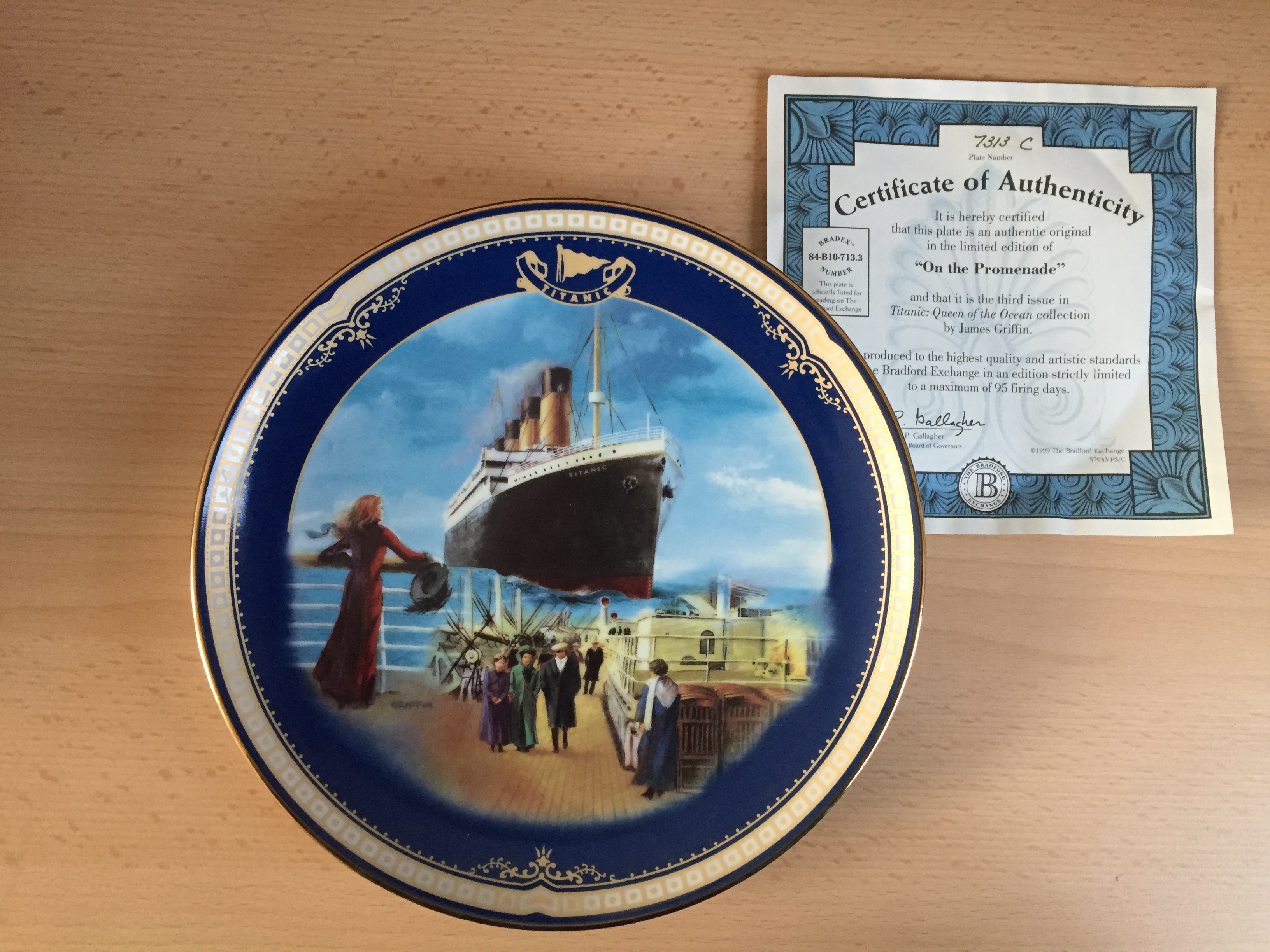 TITANIC SOUVENIR PLATE FROM A LIMITED EDITION COLLECTION BY JAMES GRIFFIN